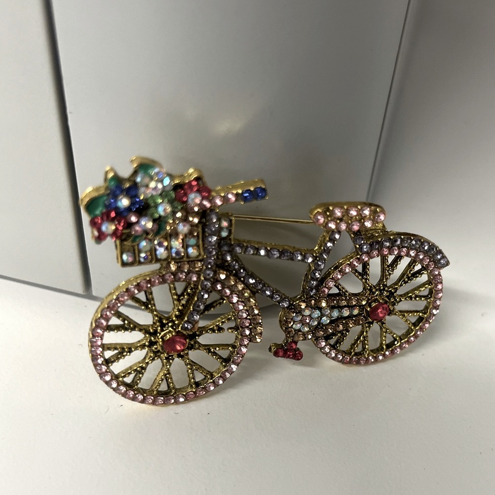 NWT Vintage chic bicycle brooch 🚴🚴❤️💙